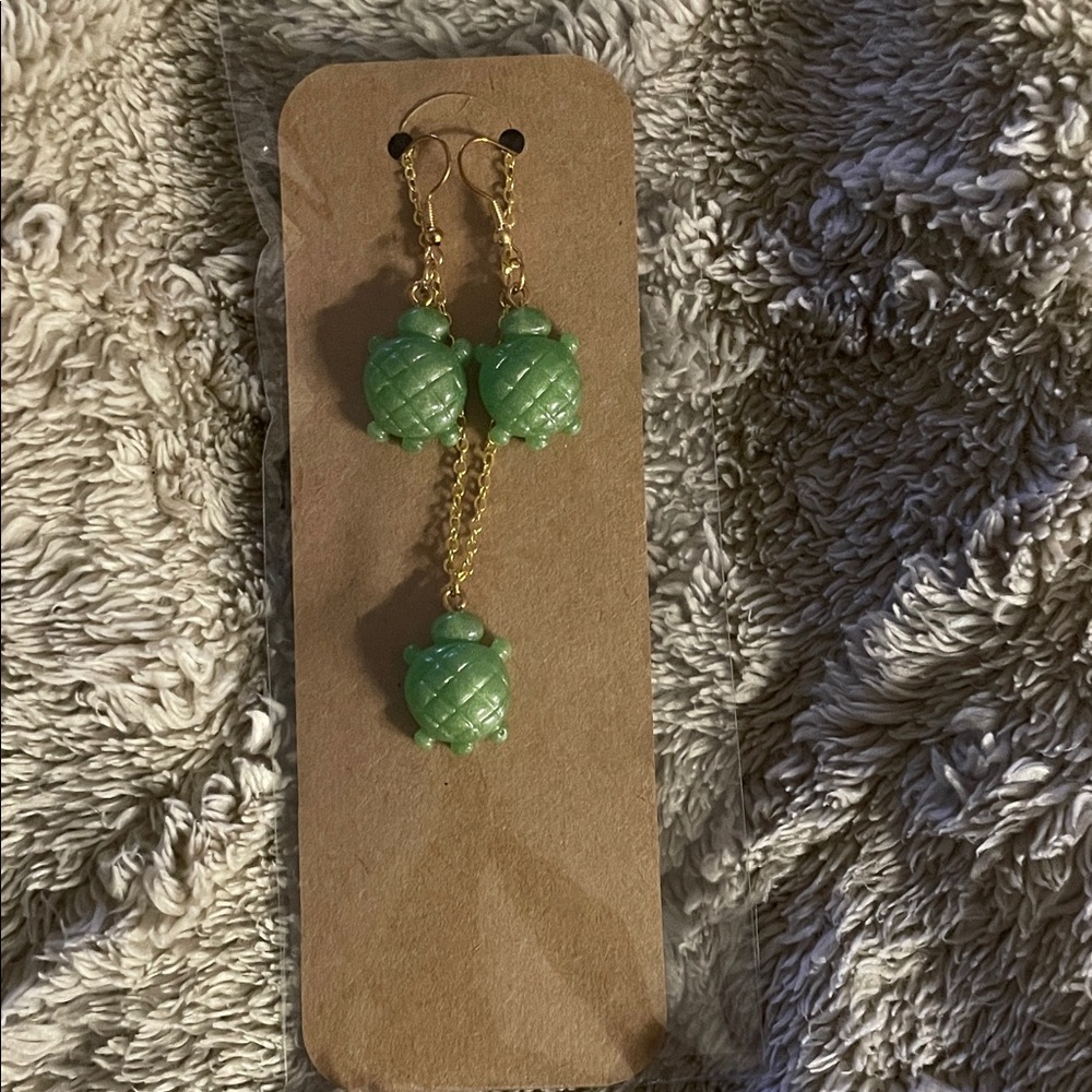 Green Turtle Dangle Earrings And Necklace Set